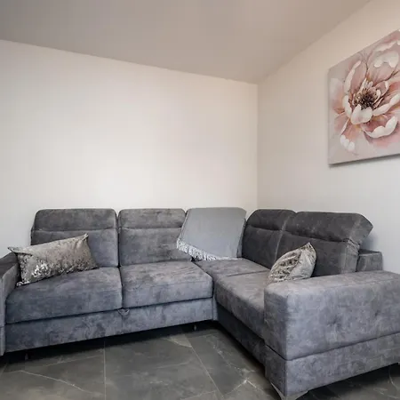 Apartment With A Parking Space - 23055 Zadar