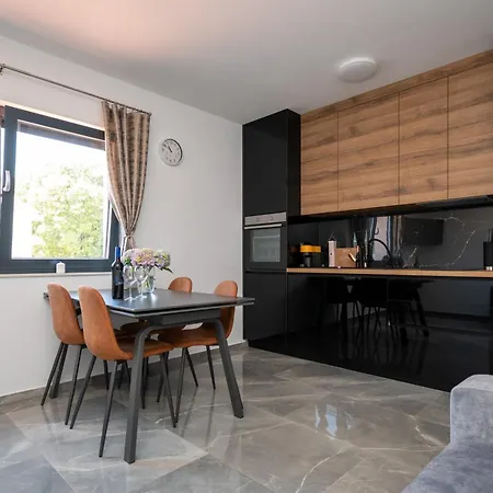 Apartment With A Parking Space - 23055 Zadar
