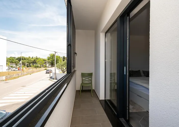 Lägenhet With Parking Space - 23055